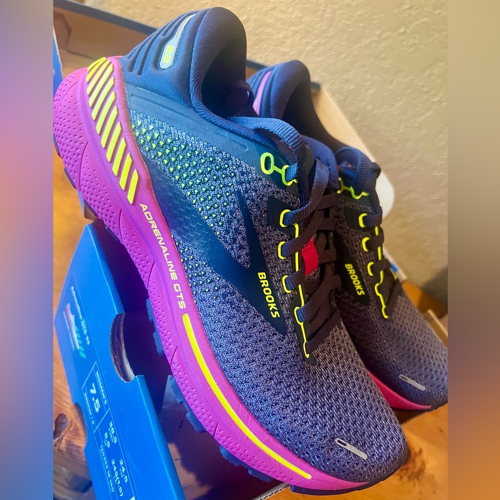 BROOKS ADRENALINE GTS 22